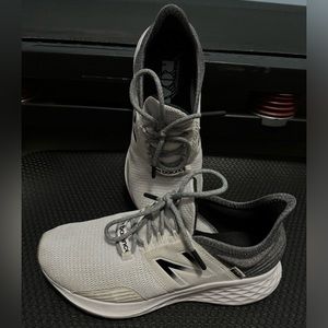 Women’s New Balance Roav tennis shoes size 7.5